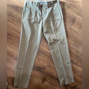 Haggar Men's Khaki Chinos 34x32 Straight fit Never worn